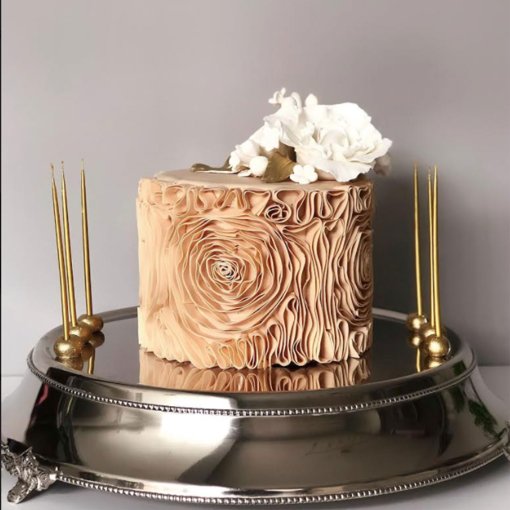 Annoushka with Flowers Cake